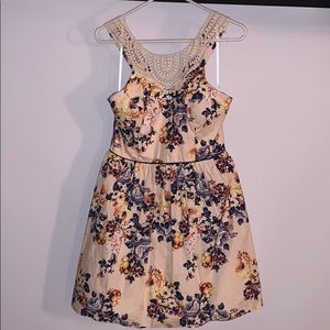 Floral stater dress. Super cute details.